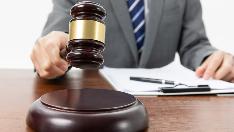 Как доказать факт обмана брокером в суде: база необходимых доказательств