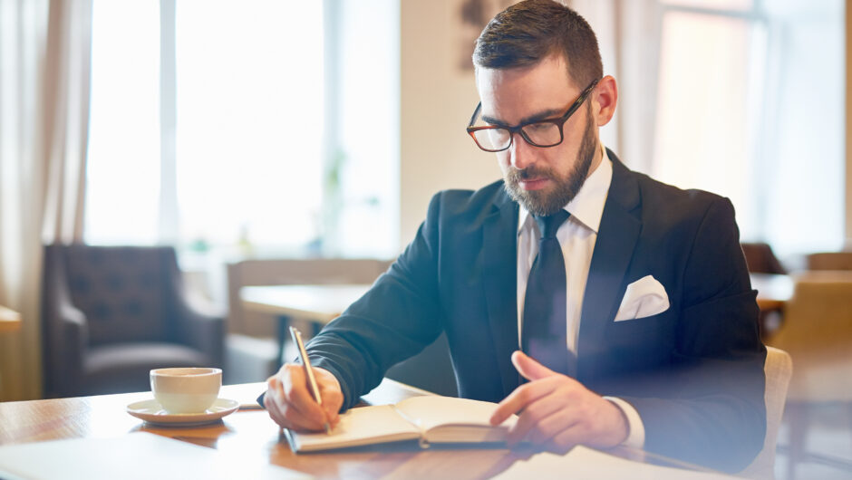 Помощь адвоката по возврату инвестиций: чем отличается от услуг обычного юриста